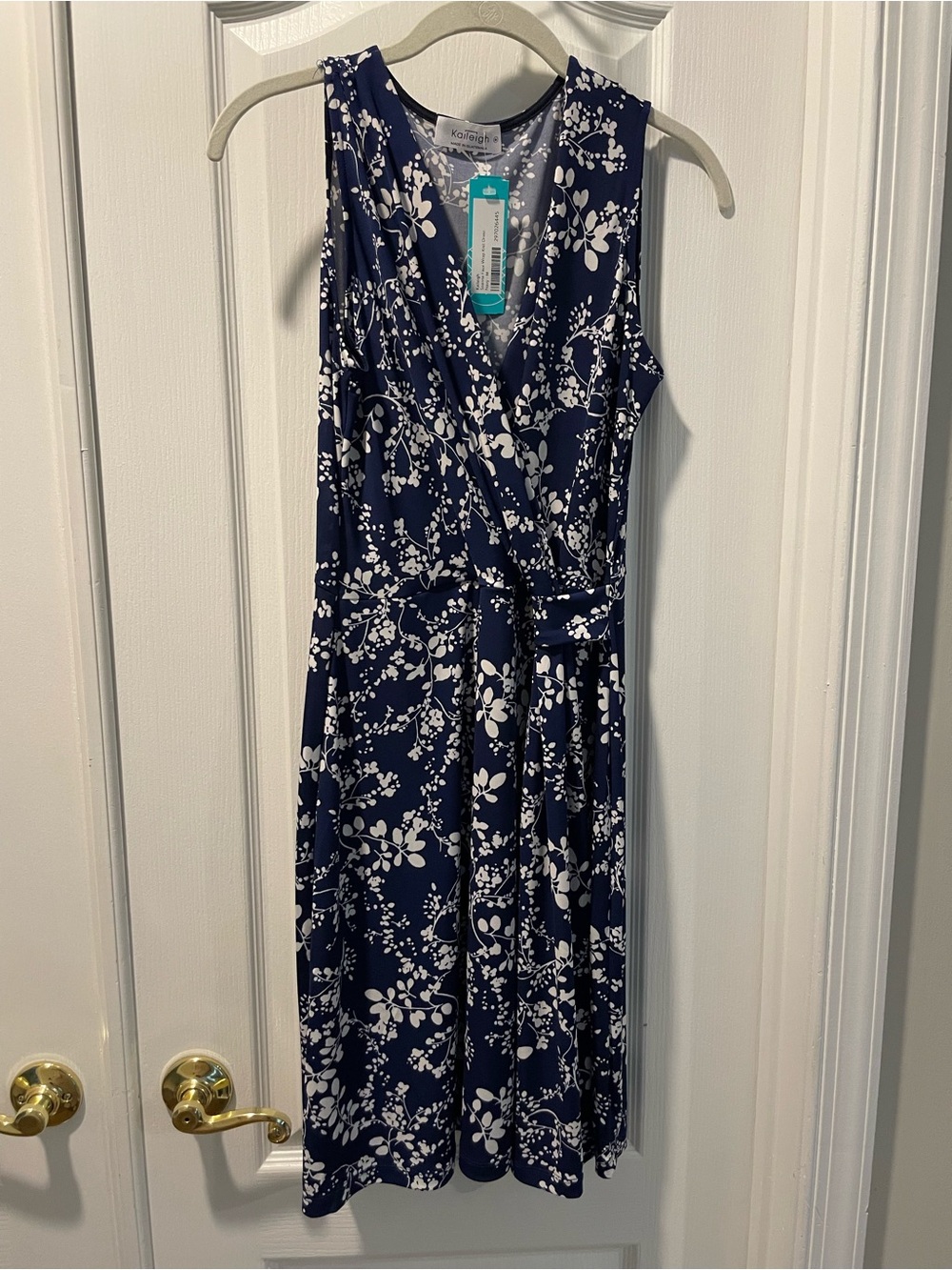 Classic Sleeveless Knit Wrap V-neck Floral Midi Dress - Navy & White Size Medium